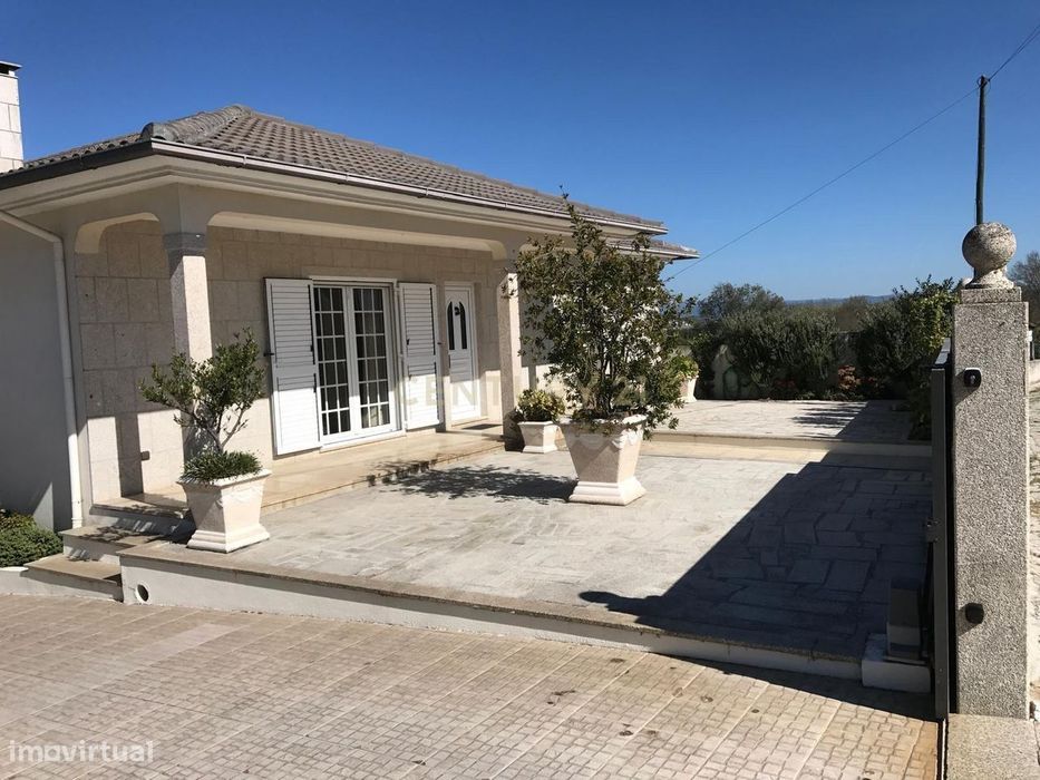 Luxuosa Moradia em Vale de Anta, Chaves - 4 Quartos e Piscina