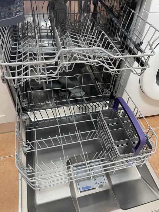 Máquina de Lavar Loiça BEKO BDFN15430X