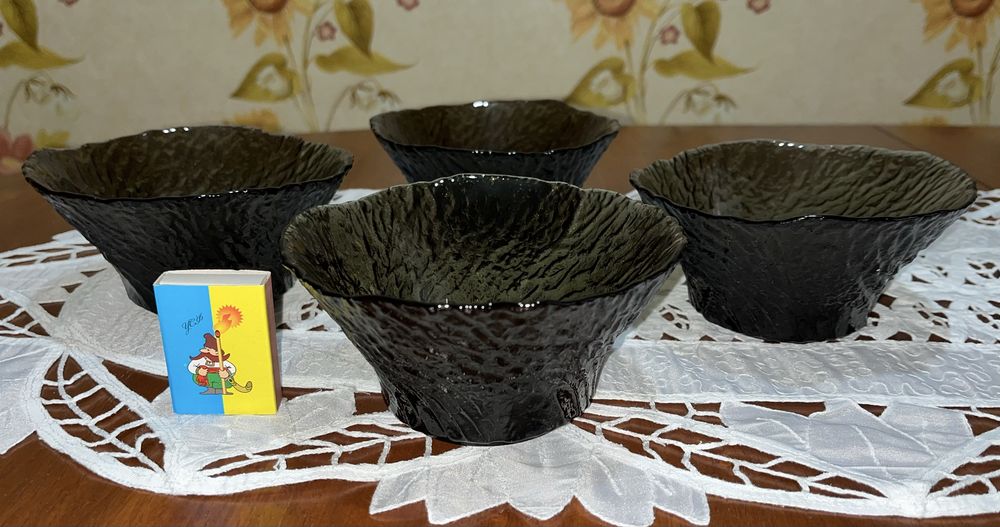 Продам посуд з кольорового скла.