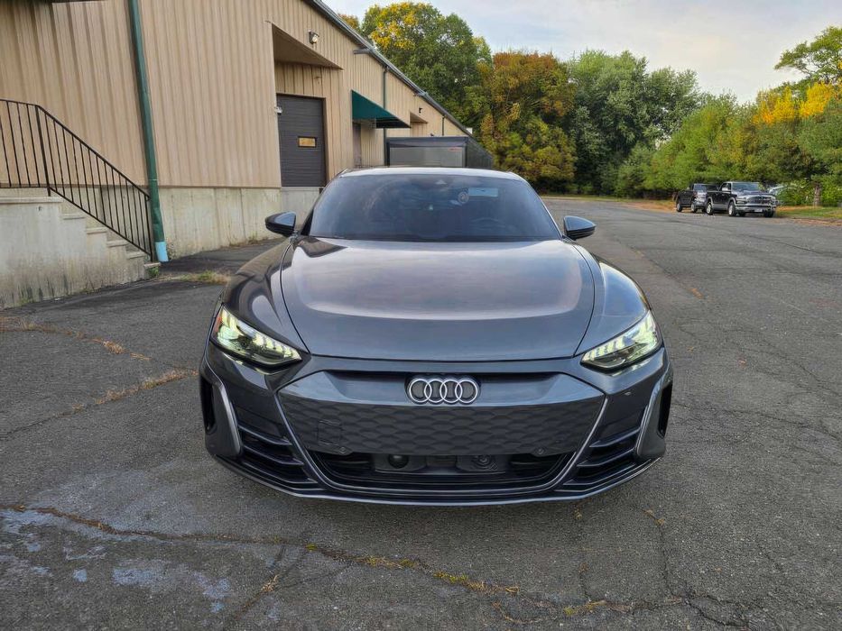 Audi e-tron GT      2022