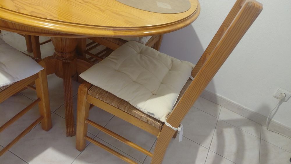 Mesa com 4 cadeiras