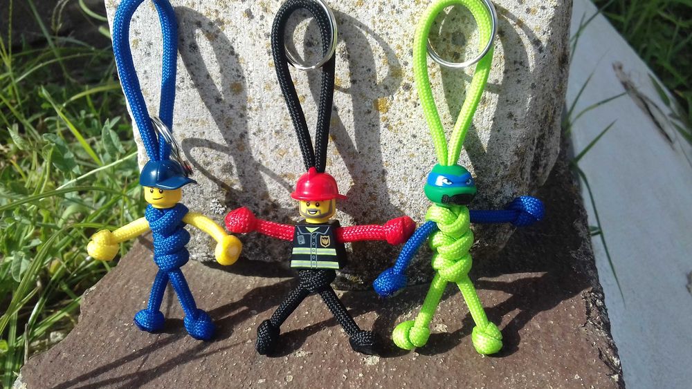 Porta-chaves Boneco Bombeiro ou Polícia em Paracord