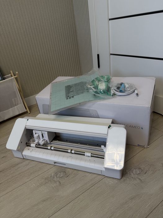Плотер Silhouette CAMEO 4