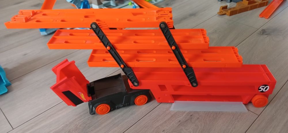 Трек Хот Вілс автовоз вантажівка