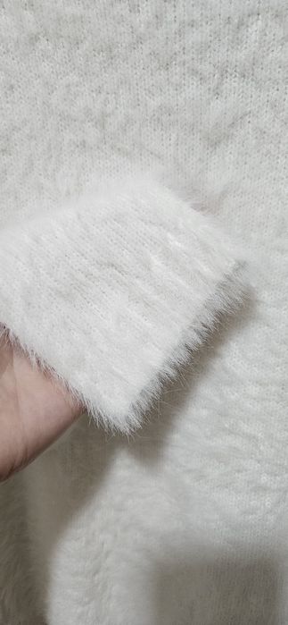 Нова пухнаста кофтинка на дівчинку