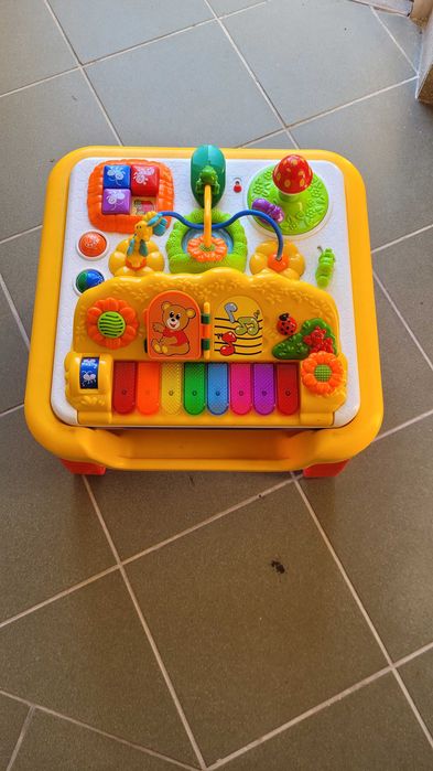 Stolik chicco edukacyjny 2 w 1 dwustronny
