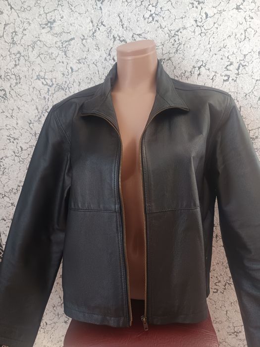 Жіноча шкіряна куртка