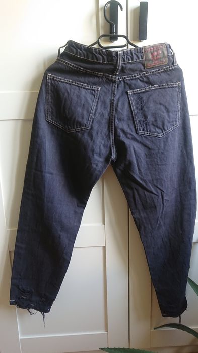 Spodnie jeansowe damskie marki Stradivarius DIY z dziurami