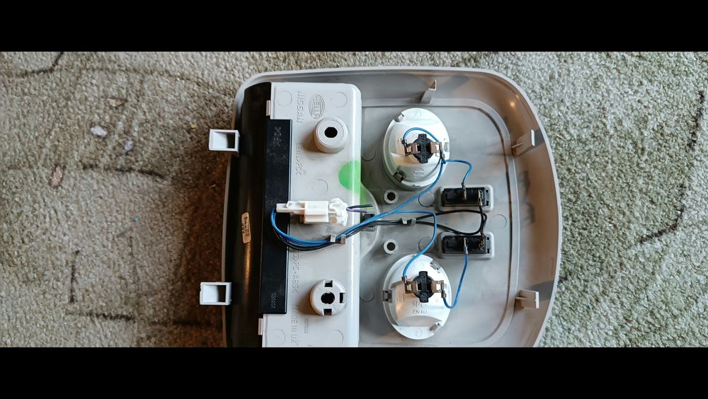 Lampka wnętrza Almera Schowek na okulary Almera