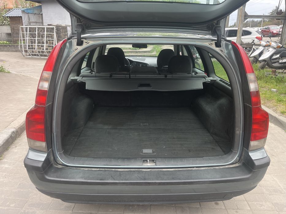 Volvo V70 2.4 Дизель Механіка Гарний стан авто !