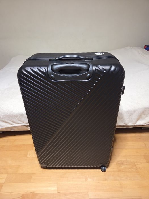 Walizka Primark XL 34", 80×52×30 cm, poliester, czarna