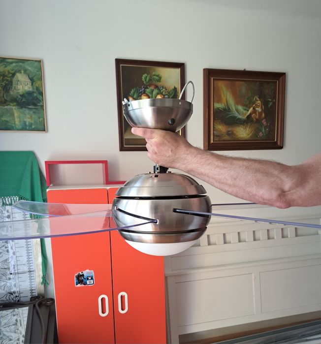 Wiatrak sufitowy z lampą