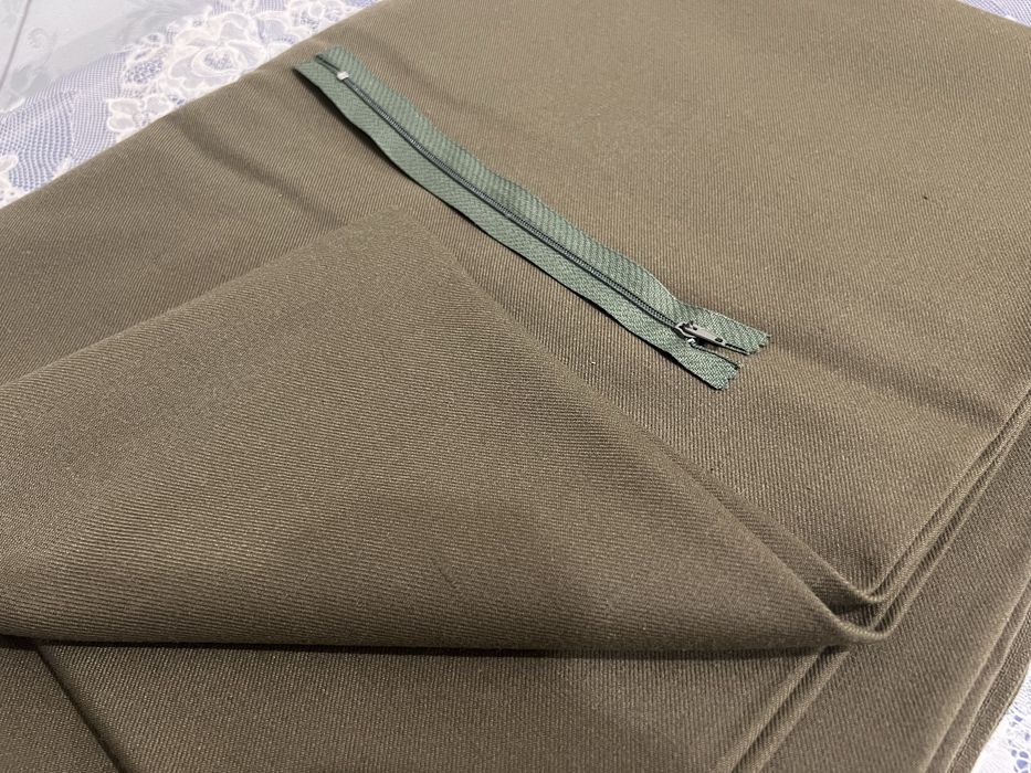 Тканина темно-зелена цупка