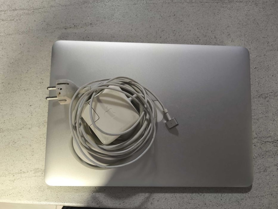 Laptop Apple Macbook Air 13 i5 / 4GB / 120 SSD