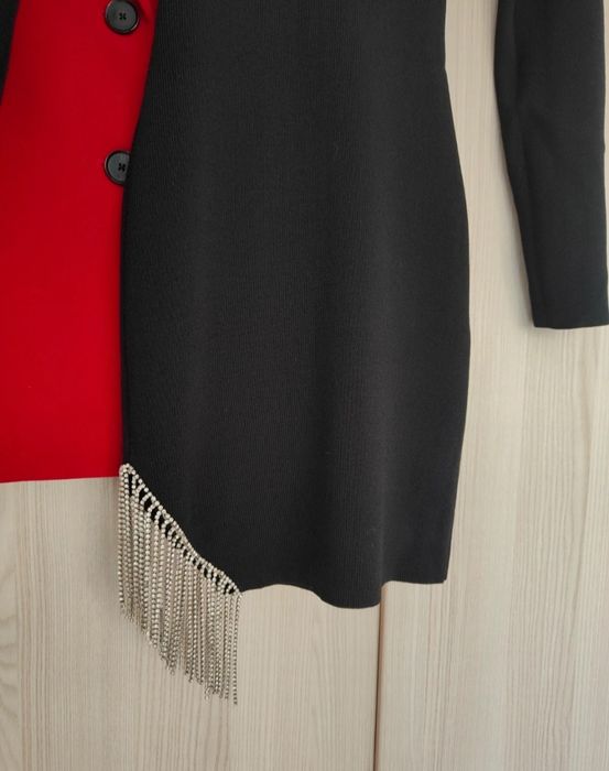 Czarna imprezowa sukienka mini z odkrytymi plecami dzianinowa glamour