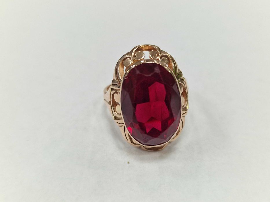 Złoty pierścionek damski/ 585/ 8.56 gram/ R18/ Korund/ 1963-86