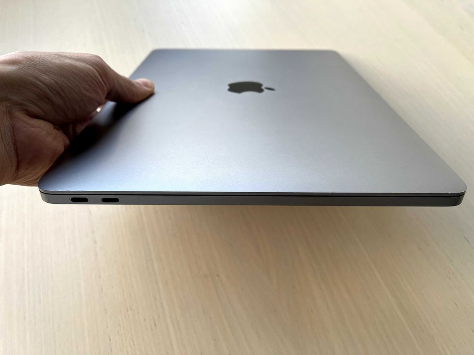 MacBook Pro 13" (2017) — i5 2,3 GHz | 8 GB RAM | 250 GB