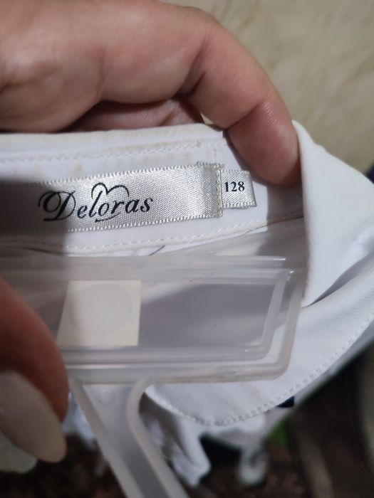 Блуза на девочку Deloras,в отличном состоянии, качество супер,рост 128