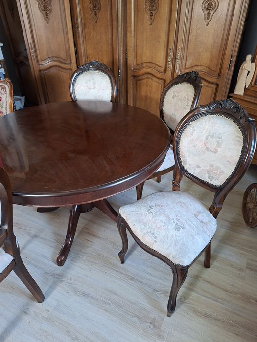 Sprzedam stół i 4 krzesła