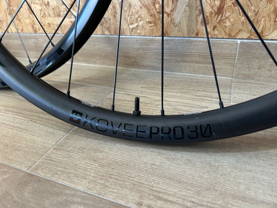 Rodas Carbono Bontrager Kovee Pro 30 TLR