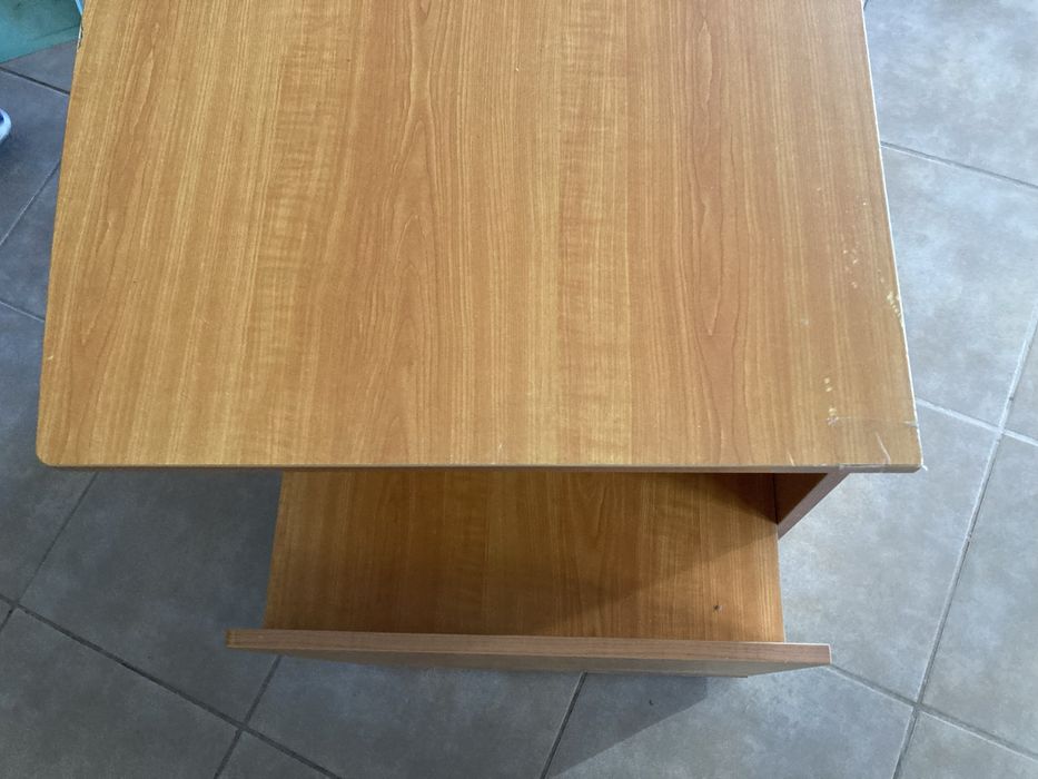 Secretária castanha