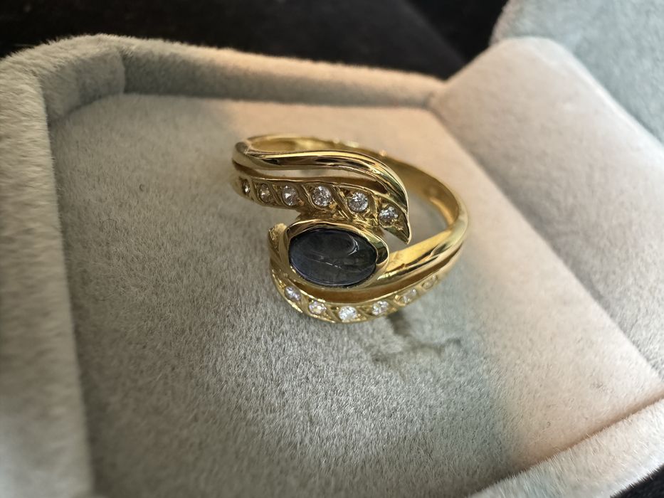 Anel ouro 19.2k com safira e zicornias