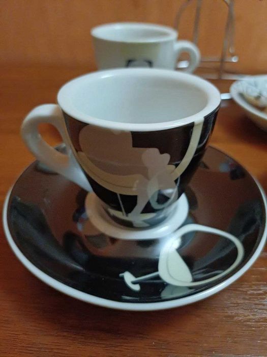 Кофейный сервиз на подставке (4 персоны)