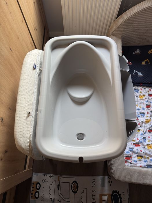Przewijak chicco z wanienka po jednym dziecku