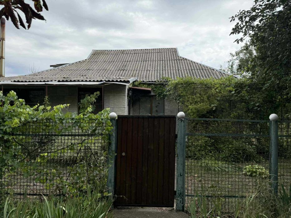 Продам будинок з гаражем