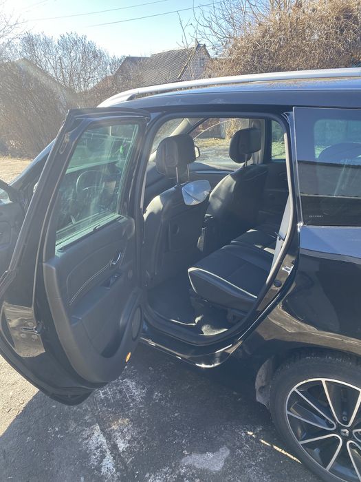 Продам сімейний автомобіль