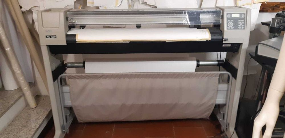 MUTOH AC 1000 Ploter tnąco- rysujący do odzieżownictwa, wykrojów