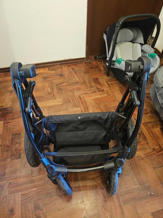 Carrinho de bebé semi-novo