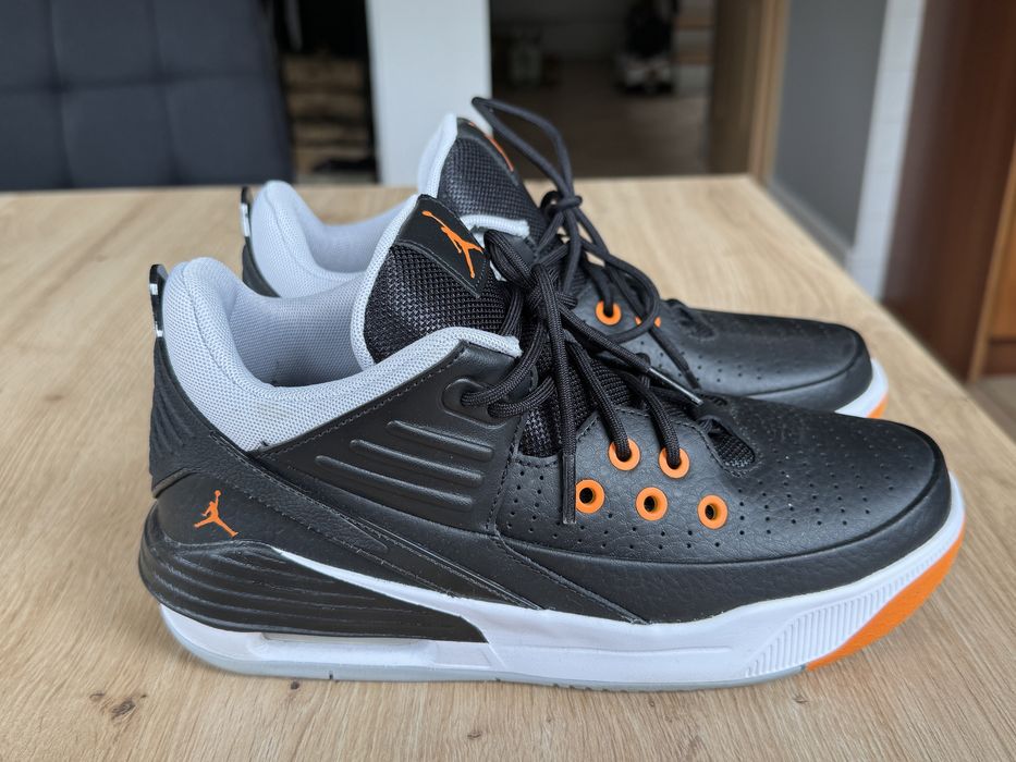 Air Jordan Max Aura 5
