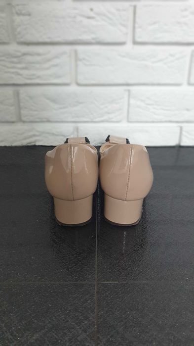 Туфлі лакові жіночі