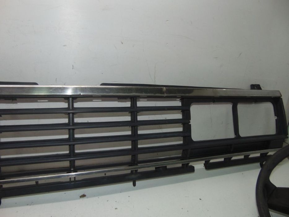 Datsun Pick Up grelha frontal / volante