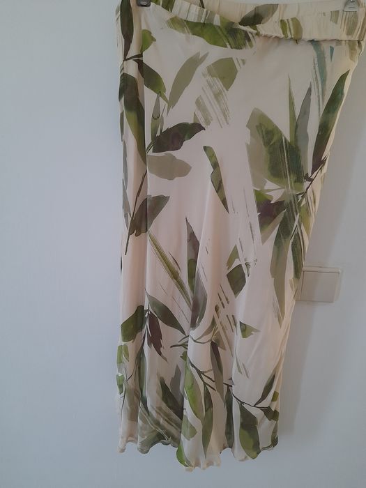 Vestidos e saias que fazem sobressair  elegância