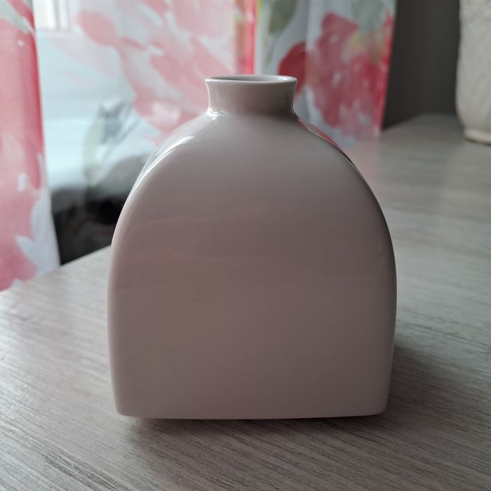 Biały porcelanowy wazonik KPM  Royal,rzadkie znalezisko.