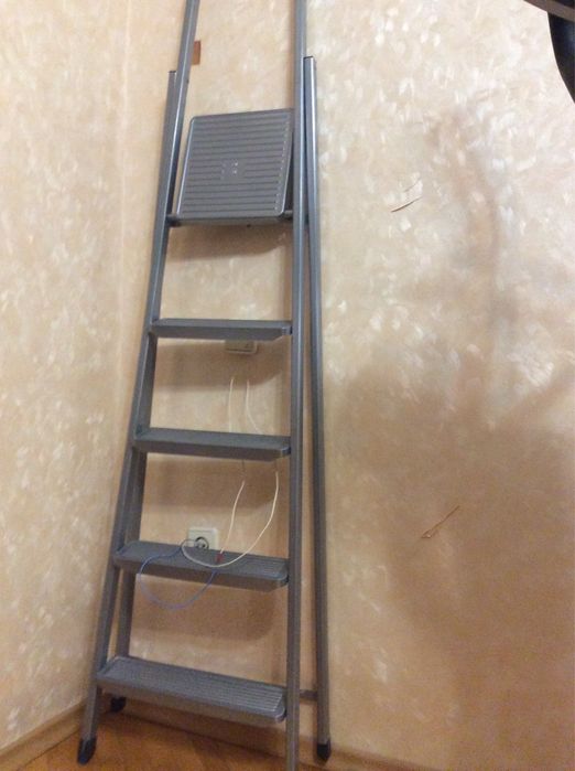 Продам раскладную лестницу