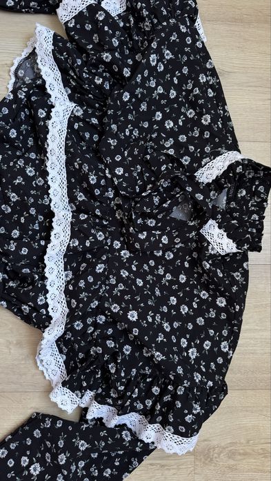 Сукня жіноча дуже ніжна на довгий рукав