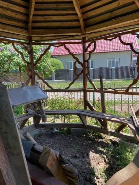 Дерев'яна альтанка