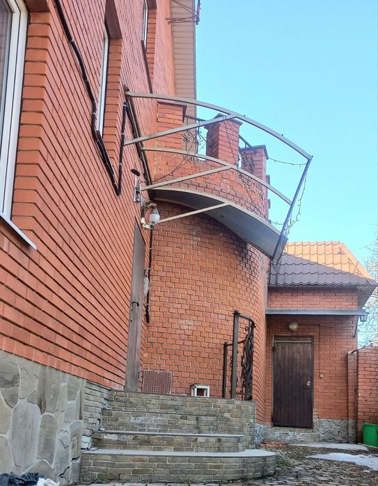 Продам  2х эт дом 195 кВ, метро Киевская