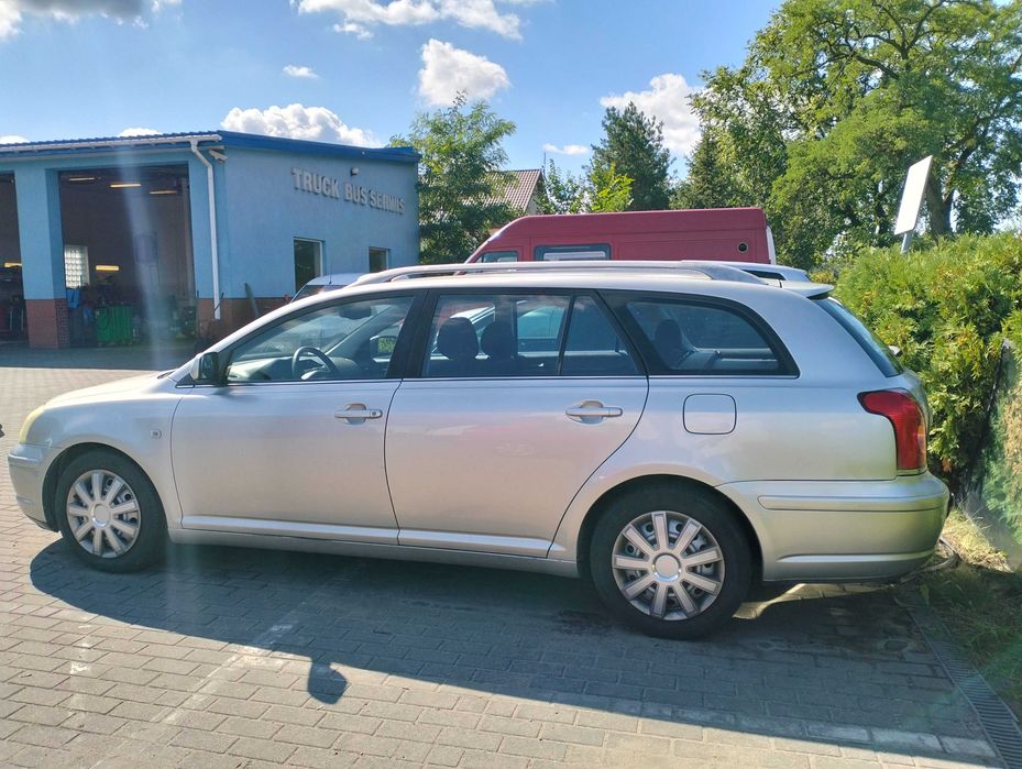 toyota avensis combi 2.0 - rok 2003