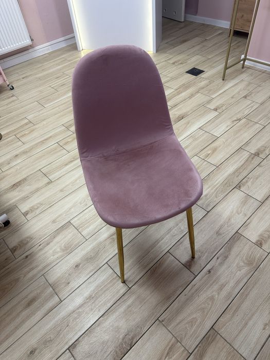Krzesło velvet różowe złote nogi do toaletki