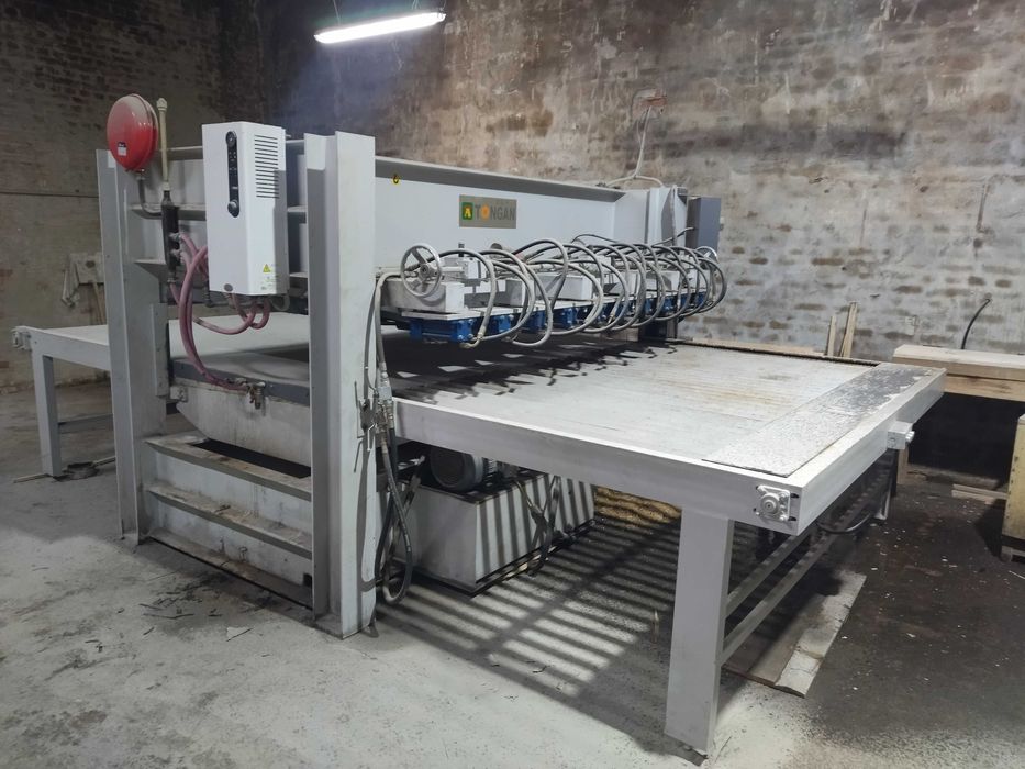 Прес для гарячого склеювання меблевого щита