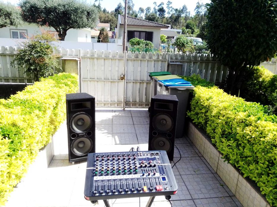Material de som para festas 2 colunas + mesa amplificada