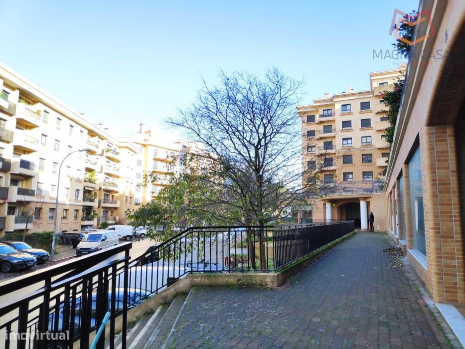 Loja na Quinta do Almirante, Santo António dos Cavaleiros, Loures