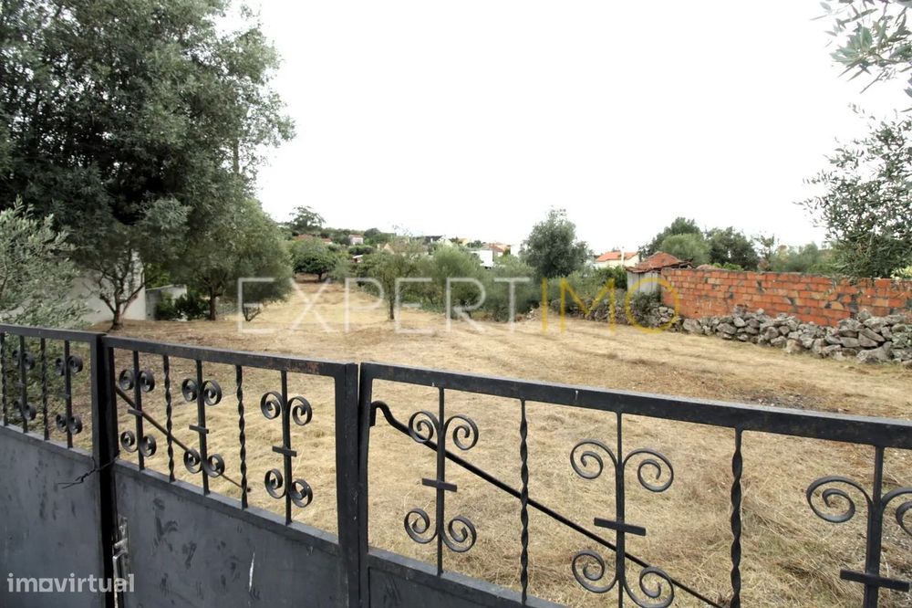 Terreno || 1381m2 || Viabilidade de Construção
