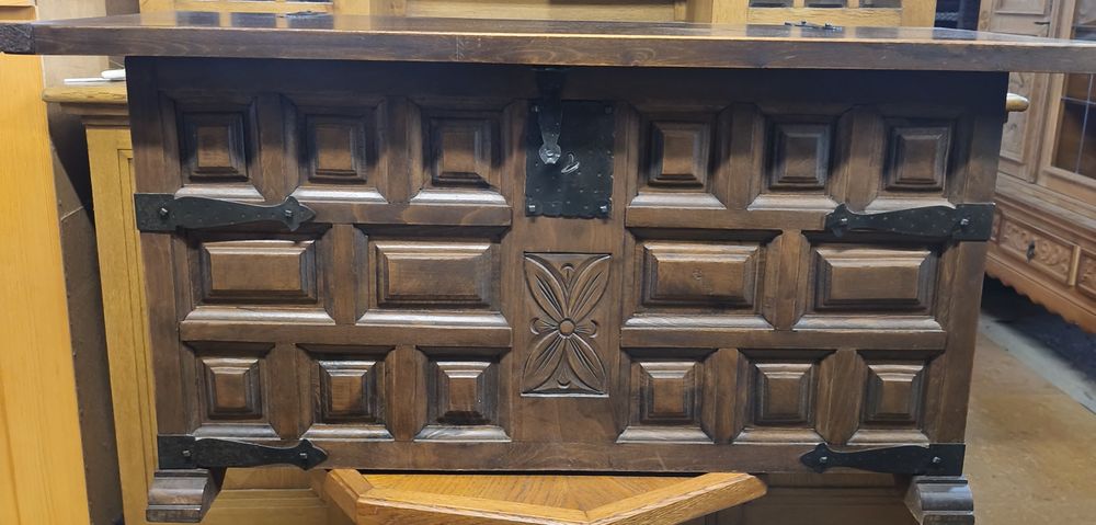 Masywna skrzynia kufer – kasetonowa , lite drewno