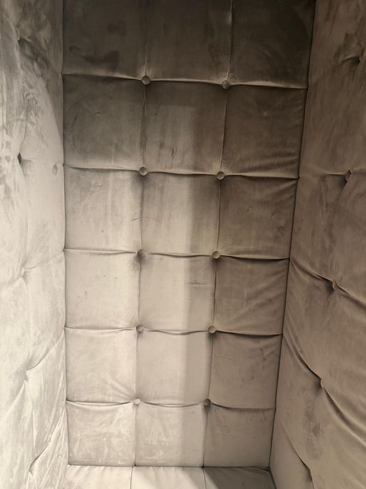 Eleganckie siedzisko pikowane z oparciem