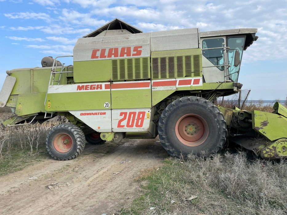Комбайн Claas Mega 208